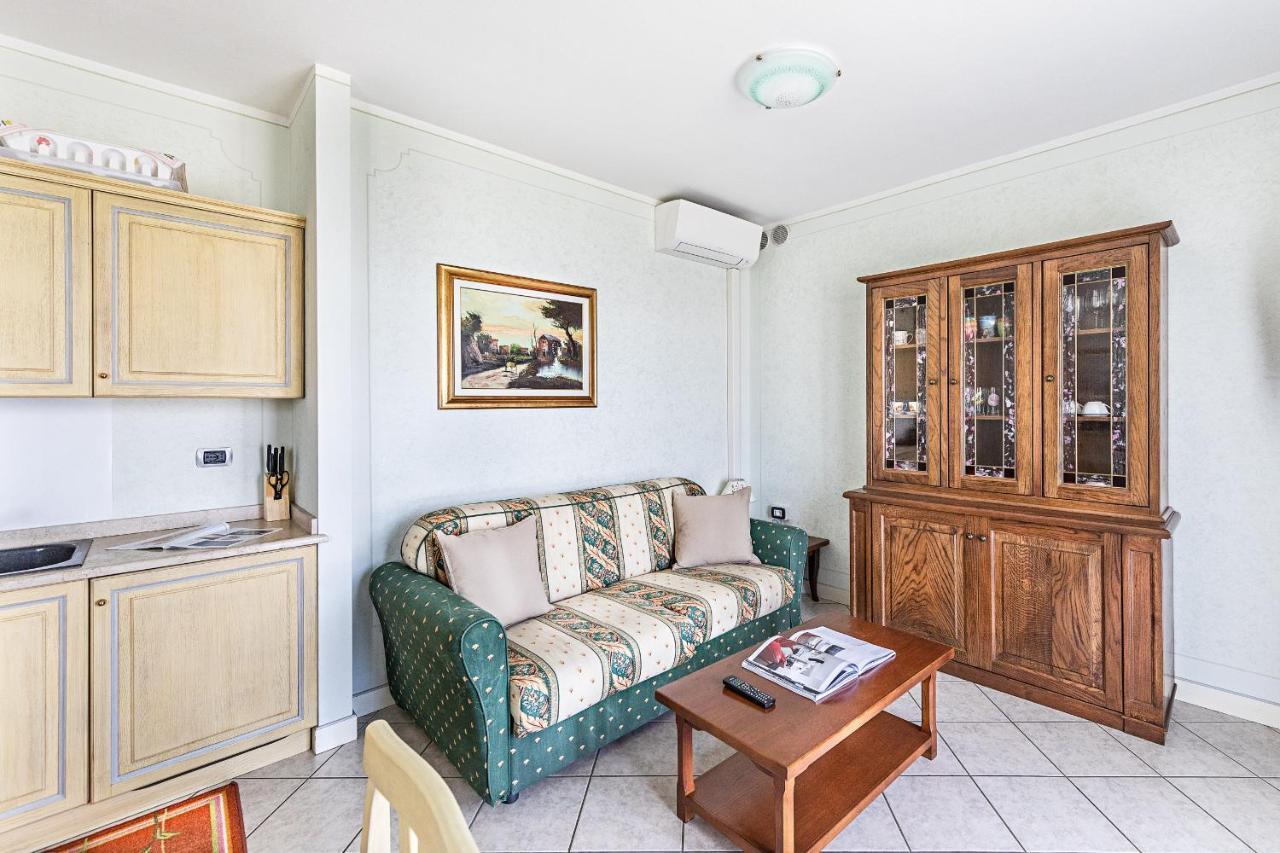 I Mosaici Apartments By Wonderful Italy Сирмионе Екстериор снимка