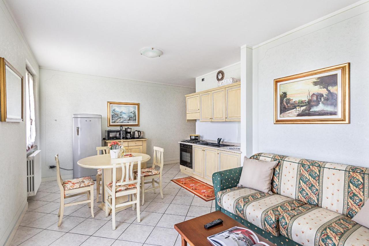 I Mosaici Apartments By Wonderful Italy Сирмионе Екстериор снимка
