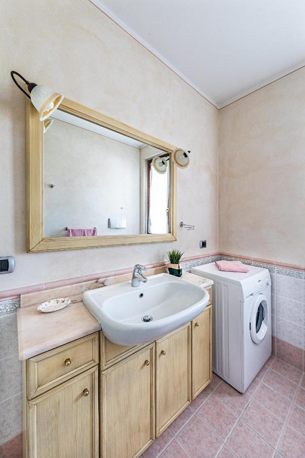 I Mosaici Apartments By Wonderful Italy Сирмионе Екстериор снимка