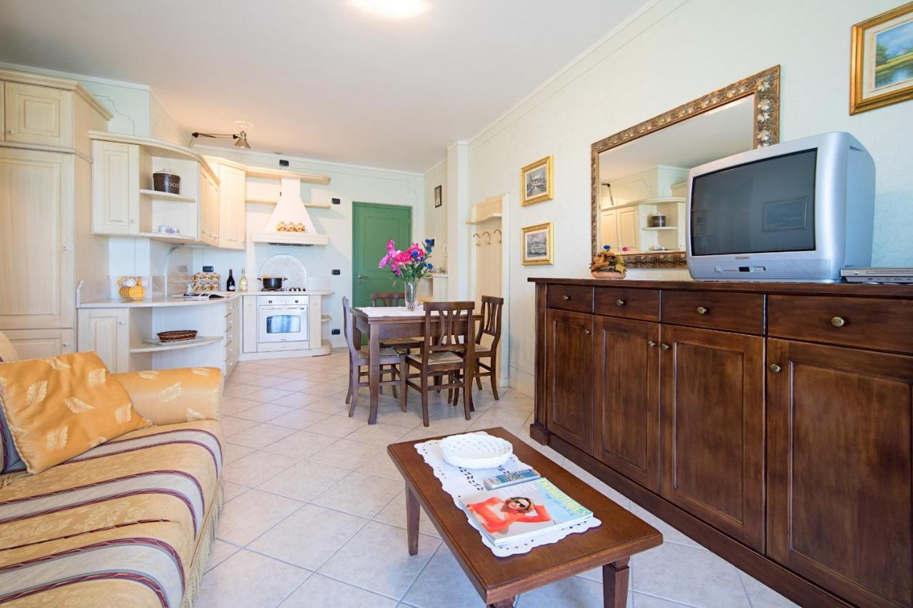 I Mosaici Apartments By Wonderful Italy Сирмионе Екстериор снимка