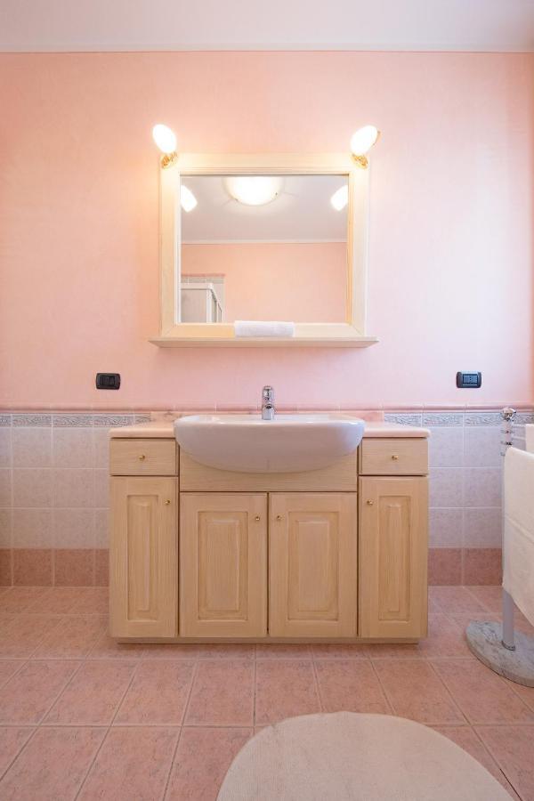 I Mosaici Apartments By Wonderful Italy Сирмионе Екстериор снимка