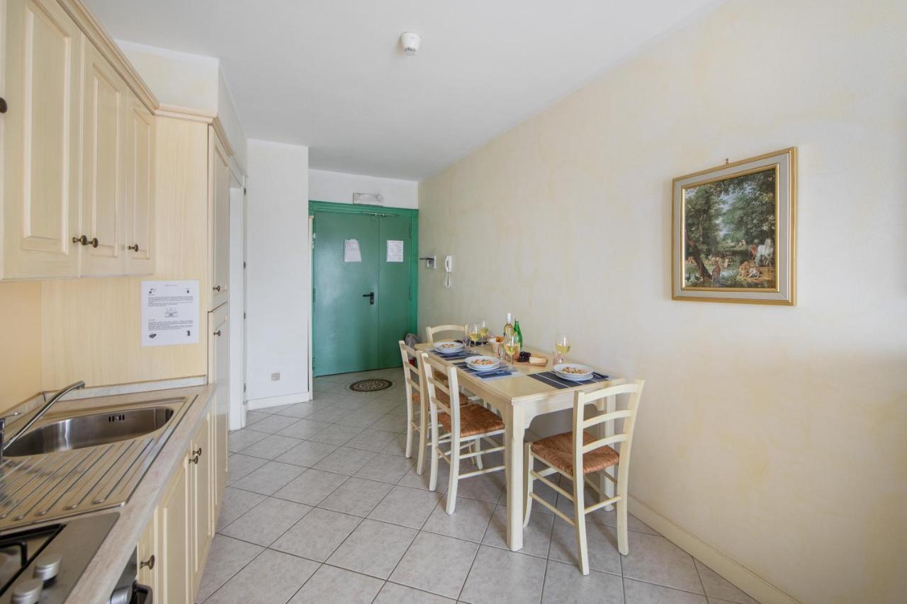 I Mosaici Apartments By Wonderful Italy Сирмионе Екстериор снимка
